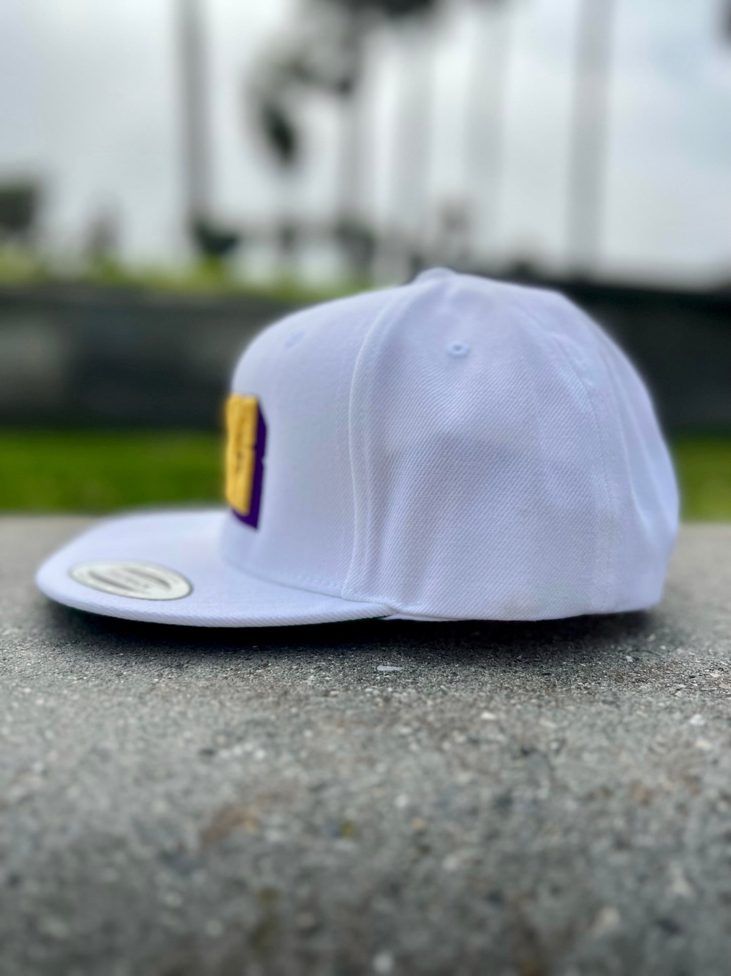 LAKERS COLORED LOGO WHITE HAT